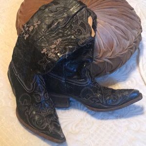 Corral boots size 6